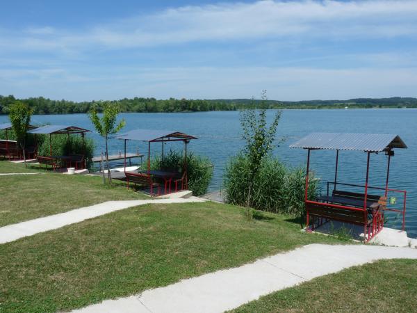 Családi és baráti kikapcsolódás a Színes Vízparti Házakban